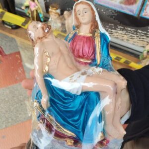 Estatua de la virgen de la salud color original