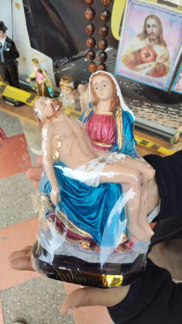 Estatua de la virgen del carmen color envecido